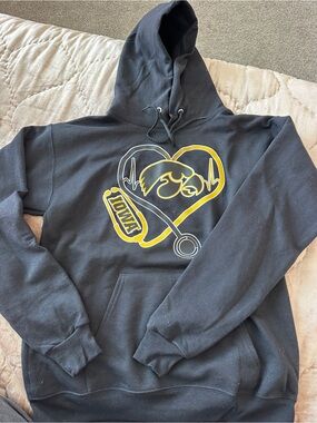 NWOT Iowa Hawkeyes Hanes Nursing Sweatshirt Small